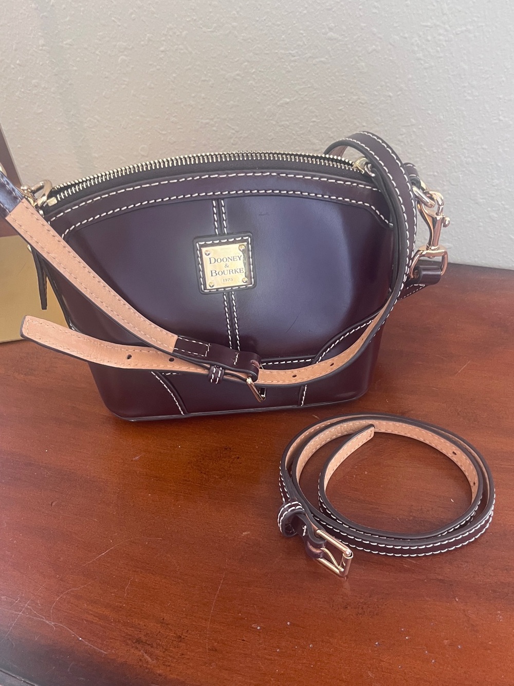 Authentic Dooney and Bourke Selleria Florentine crossbody - Picture 6 of 8